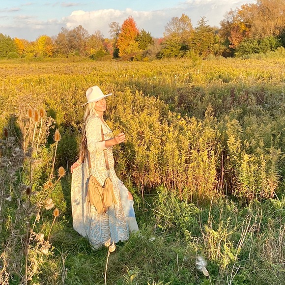 HELLO BEAUTIFUL POSHERS✨ - Picture 6 of 10